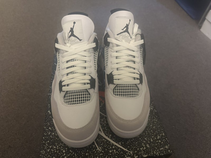 Jordan 4 Retro Military Black (US10) Carousel 1