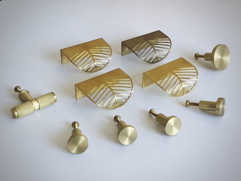 *** DESIGNER BRASS KNOBS SET • NEW • OVER $160 RRP *** Carousel 1