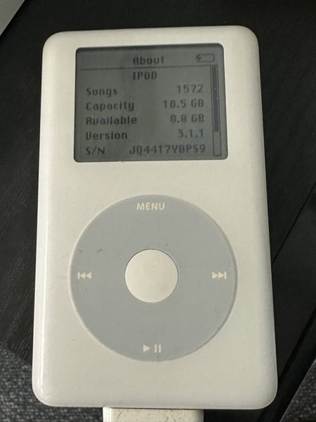 iPod Classic 4th Gen 30GB Carousel 1