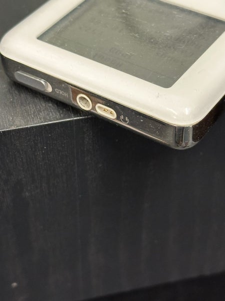iPod Classic 4th Gen 30GB Carousel 3