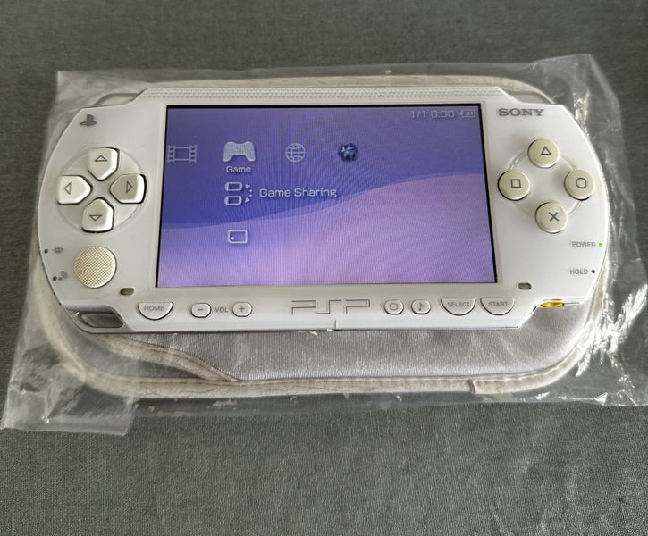 PlayStation Portable (PSP) 1000 – Ceramic White (Boxed) | 64GB | Complete Bundle Carousel 2