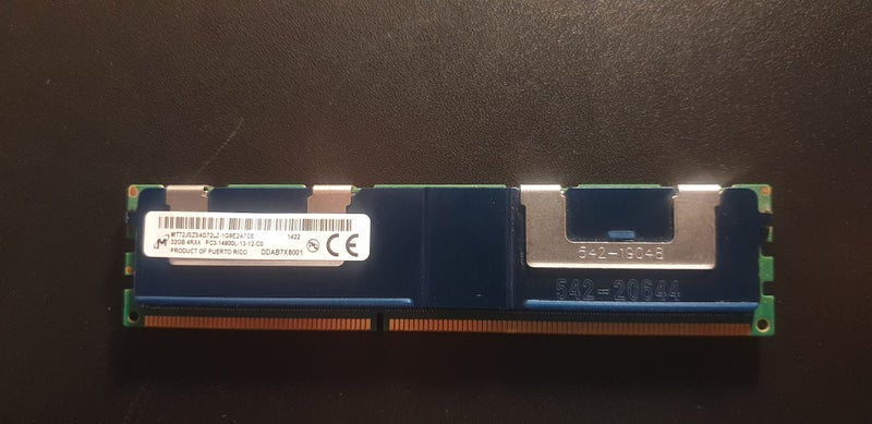 Eight 32GB 4RX4 PC3-14900l Memory modules63614605141889111
