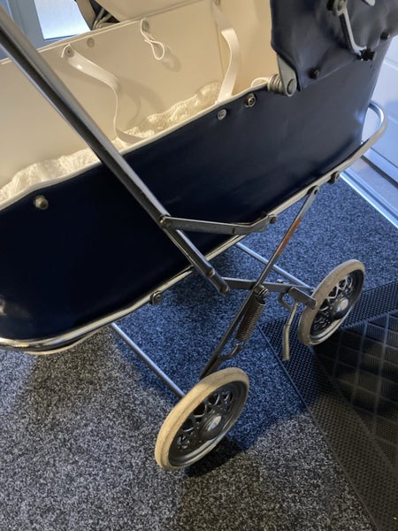 Oxley Dolls Carrycot Pram Carousel 4