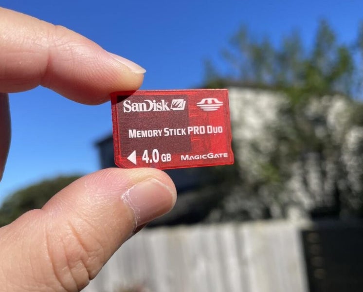 Super Rare! 4G Sandisk Memory Stick Pro Duo Trans Red Magic Gate Support Carousel 1