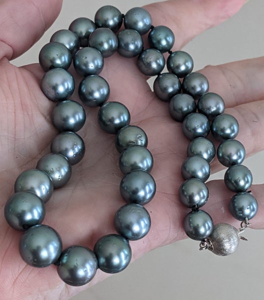 TOP QUALITY 9 - 11.6mm ROUND PACOCK GREEN TAHITIAN PEARL NECKLACE Carousel 1
