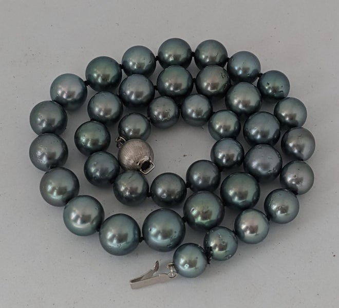 TOP QUALITY 9 - 11.6mm ROUND PACOCK GREEN TAHITIAN PEARL NECKLACE Carousel 2
