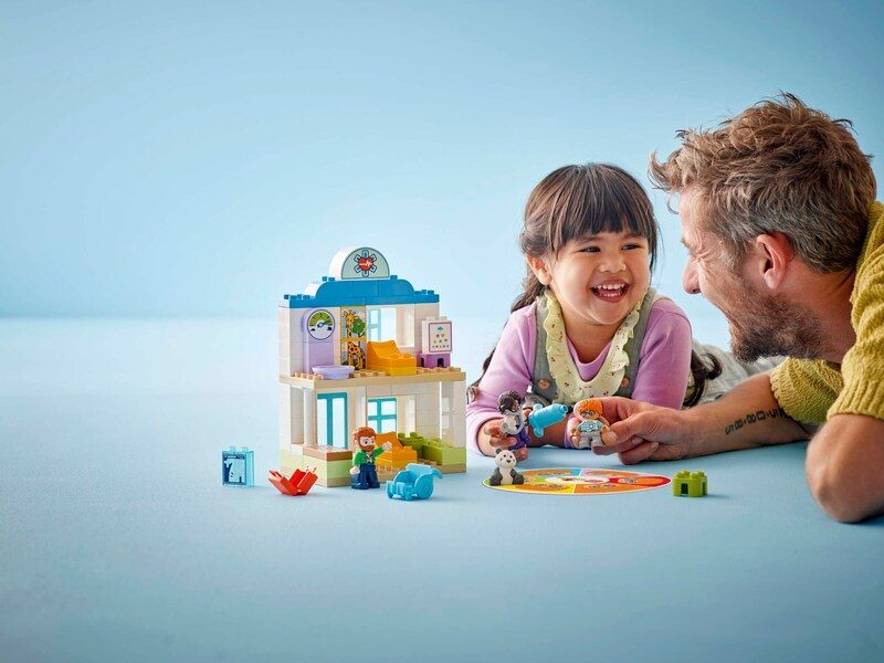 LEGO Duplo 10449 First Time: Visit To The Doctor Carousel 6