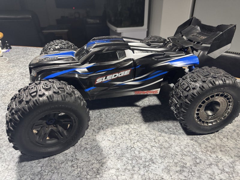 Traxxas Sledge 6S Brushless 4WD Monster Truck – Excellent Condition! Carousel 2