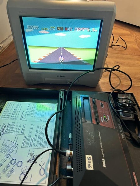 Ex Rental SEGA Master System from Cookies Kaikohe. Hang On Built in Carousel 4