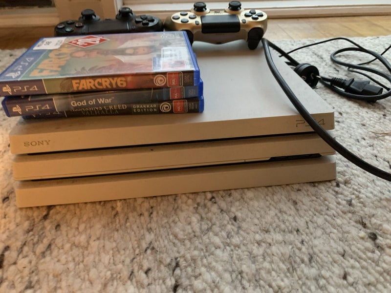 PS4 Pro White 1TB Carousel 1