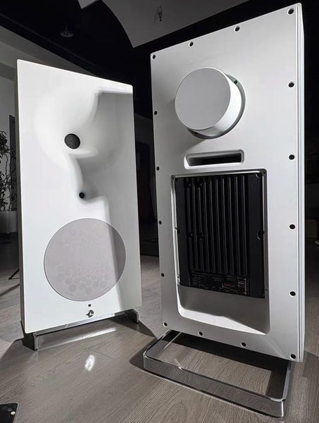 Avantgarde Zero 1 XD Floor Speaker high end Brand New Carousel 2