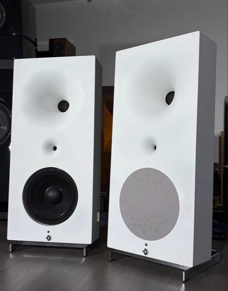 Avantgarde Zero 1 XD Floor Speaker high end Brand New Carousel 1