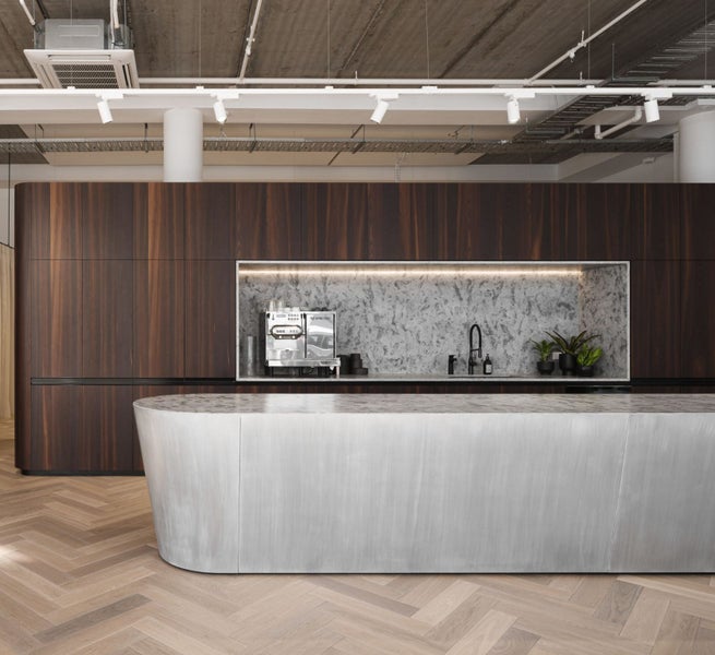 Designer Kitchen - Integrated F&P Appliances, Natural Veneer & Engineered Stone Carousel 1