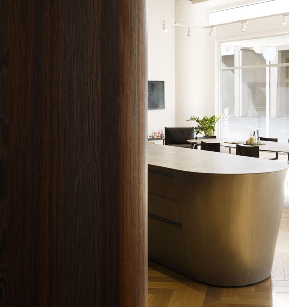 Designer Kitchen - Integrated F&P Appliances, Natural Veneer & Engineered Stone Carousel 5