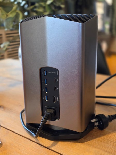 Blackmagic eGPU RX580 – Stunning Performance & Design Carousel 2