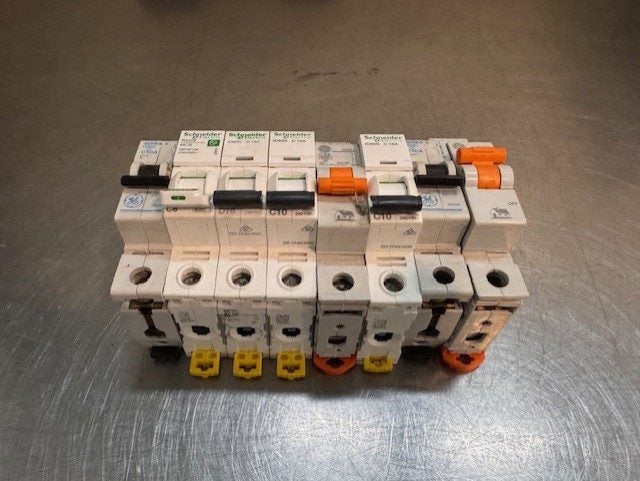 8 Assorted Circuit Breakers Carousel 1