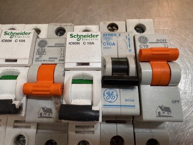 8 Assorted Circuit Breakers Carousel 2