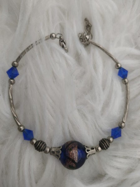 Glass blue bead on wire bracelet Carousel 1