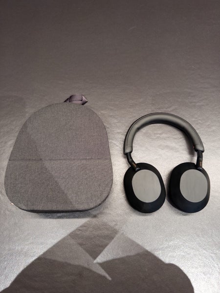 Sony WH-1000XM5 Headphones Carousel 2