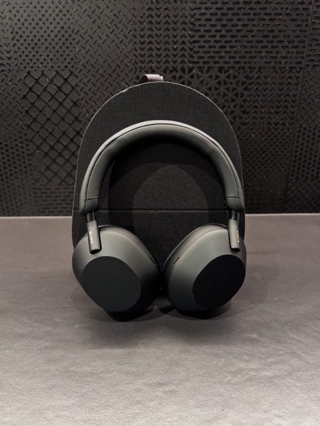 Sony WH-1000XM5 Headphones Carousel 1