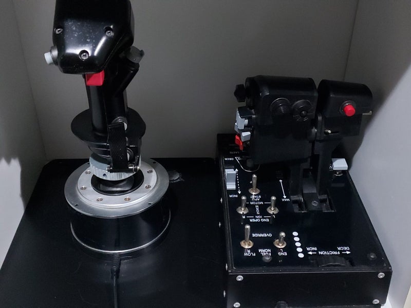Thrustmaster Hotas Warthog + MFD Cougar Carousel 2
