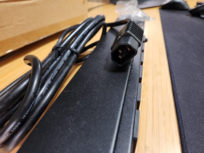 Dynamix RPME-16A8 8 Port Metered PDU with 10A IEC Plug Carousel 2