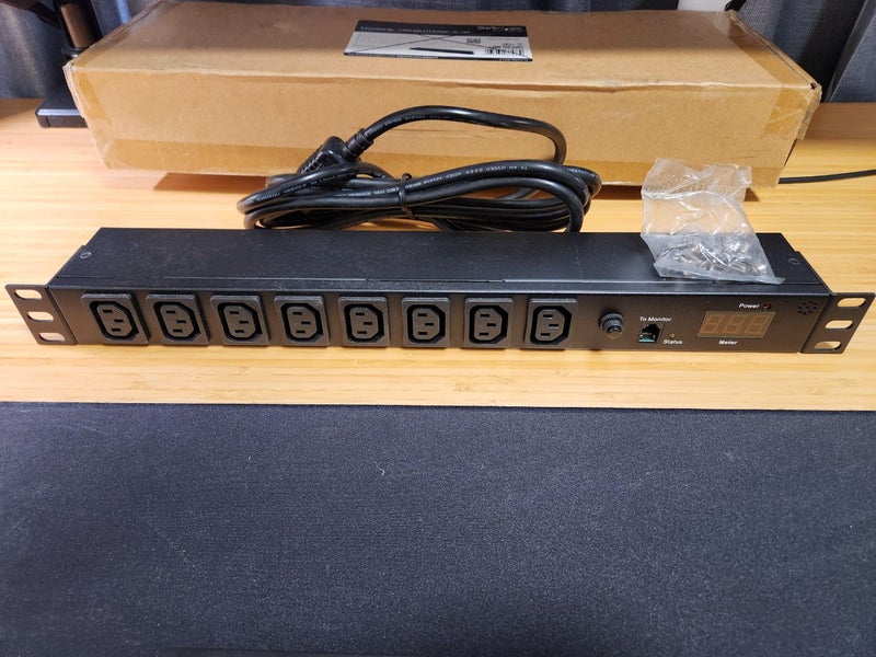 Dynamix RPME-16A8 8 Port Metered PDU with 10A IEC Plug Carousel 1