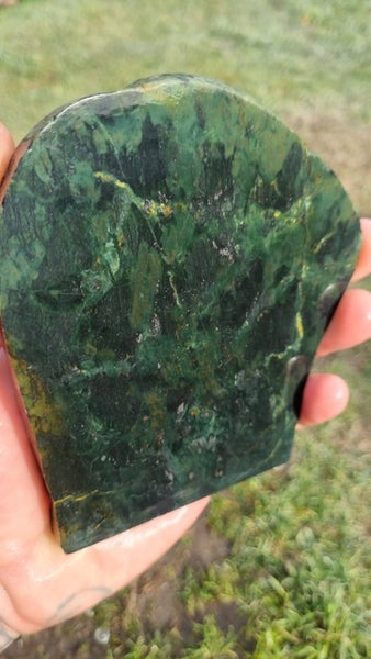Greenstone slab Carousel 1