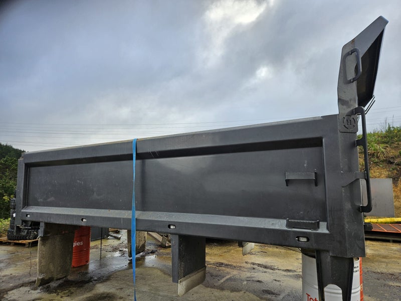 Near New 2022 Hardox Bin636128746945291125