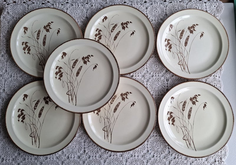 7 x Crown Lynn Wild Wheat dinner plates Carousel 1