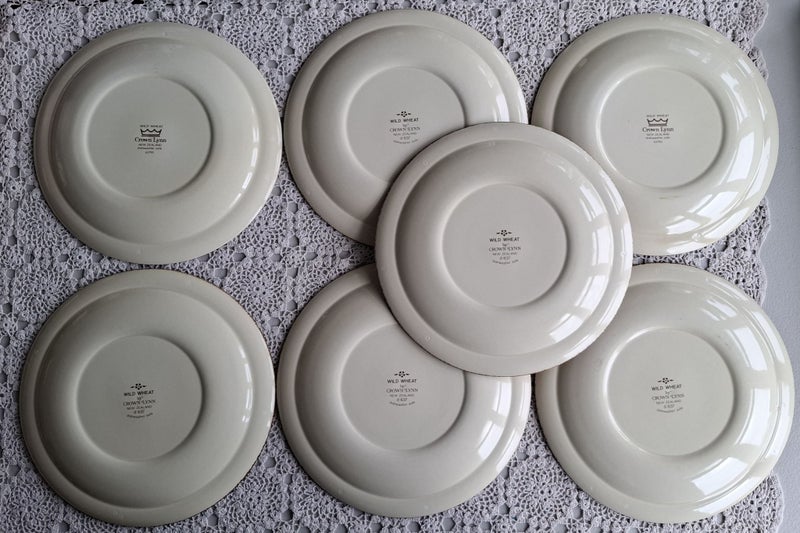 7 x Crown Lynn Wild Wheat dinner plates Carousel 10