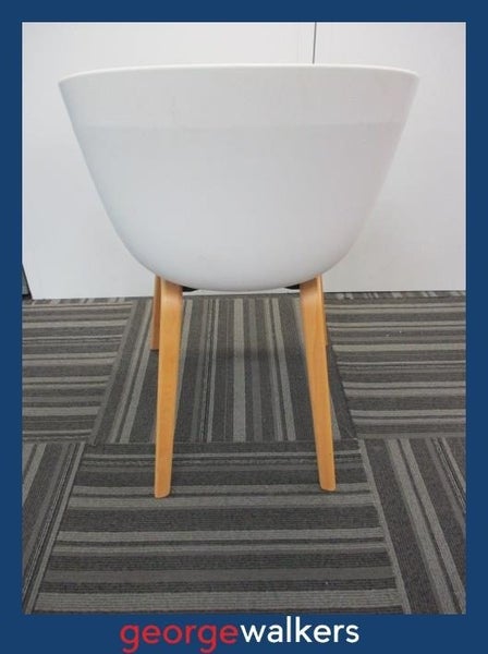 PR5662 - White Tub Chair Carousel 10