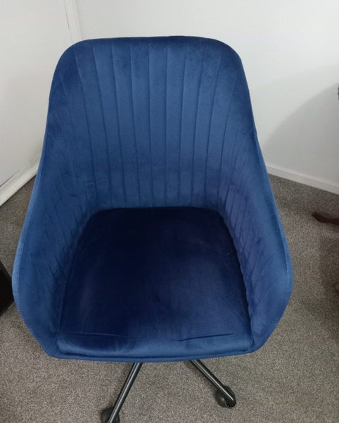 PLUSH OFFICE CHAIR Carousel 1