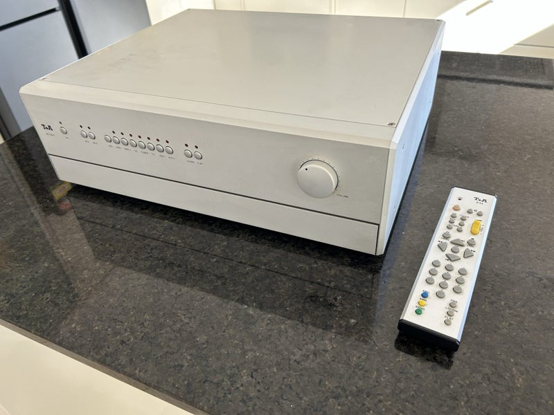 T+A Integrated Amplifier - German Powerhouse! Carousel 1