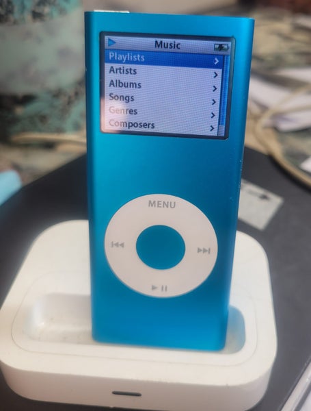Apple iPod nano 2nd Gen. With charging dock and soft cover Carousel 2