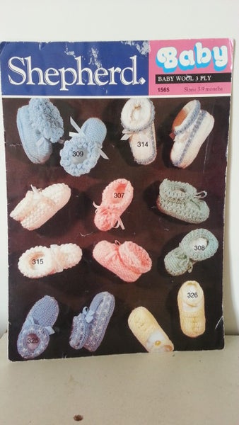 SHEPHERD BOOTIE KNITTING PAMPHLET Carousel 1