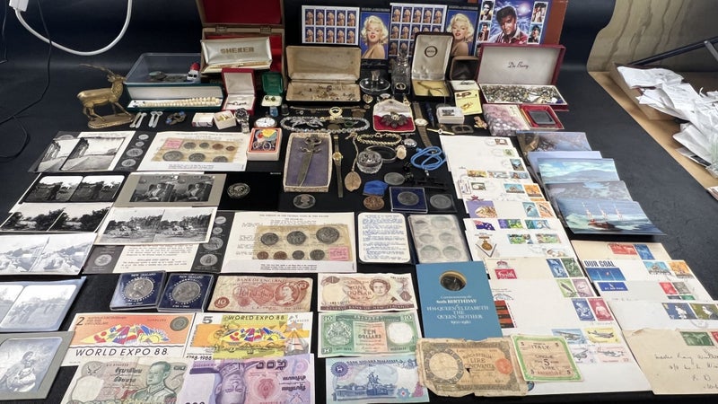 Large Mixed Lot – Jewellery, Coins, Banknotes, Stamps & Collectables - Lot W457 Carousel 1