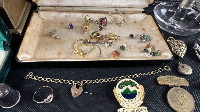 Large Mixed Lot – Jewellery, Coins, Banknotes, Stamps & Collectables - Lot W457 Carousel 2