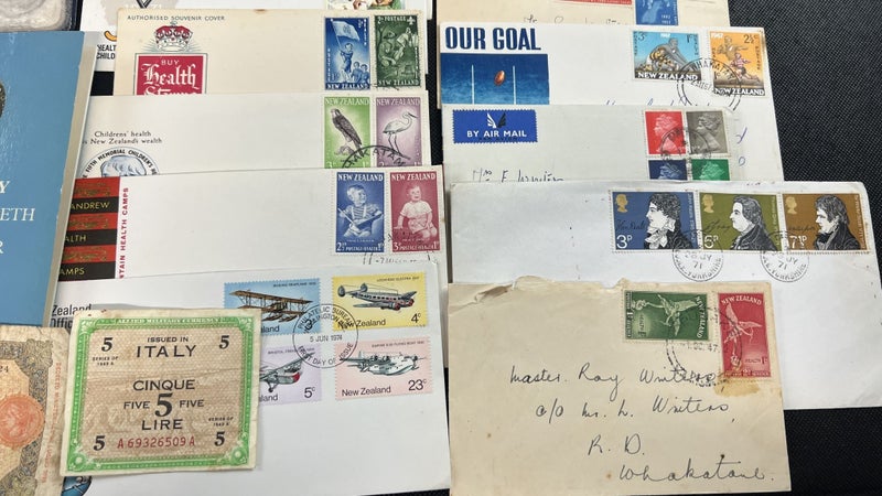 Large Mixed Lot – Jewellery, Coins, Banknotes, Stamps & Collectables - Lot W457 Carousel 20