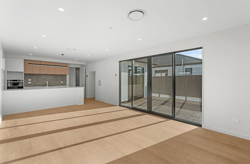 Image 3 of 19