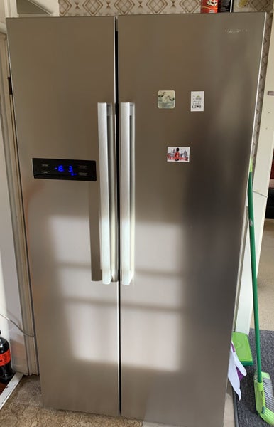 Side by Side Fridge Freezer 584 Litres Carousel 1