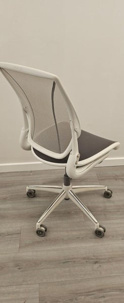 Humanscale Different World Task Chair Carousel 2