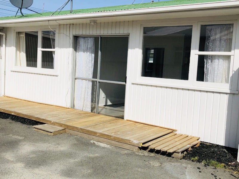 Image 1 of 7