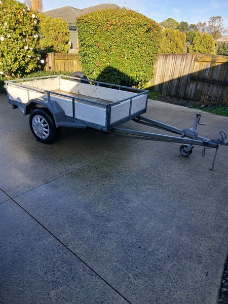 Trailer Carousel 1