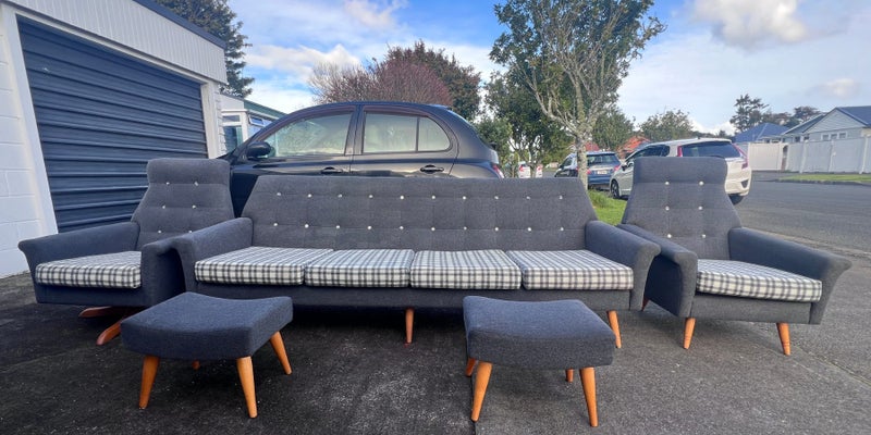 Stunning Mid Century Lounge Suite Carousel 1