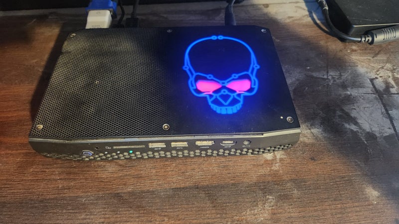 PC Hades Canyon NUC Carousel 1