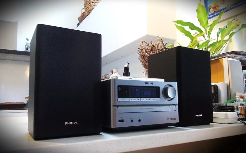 Stylish, Warm SOUND .."ALL in ONE" MICRO set Philips DCB 2020 + Spkrs + remote Carousel 1