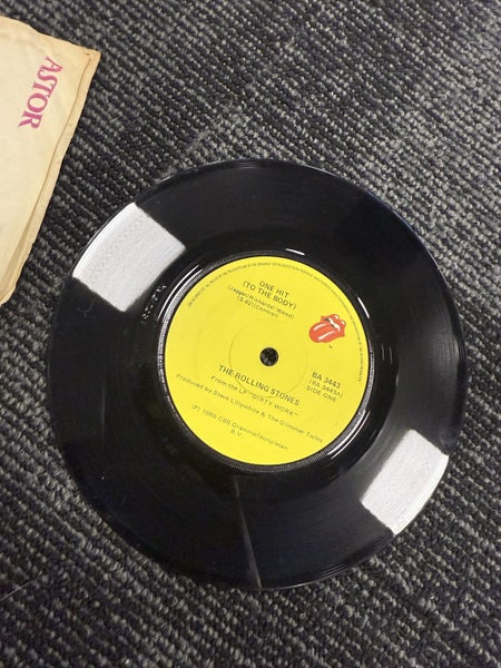 Rolling Stones - One hit to the body / fight 7 inch record Carousel 3