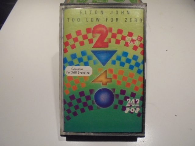 +-+-+ ELTON JOHN - TOO LOW FOR ZERO +-+-+ Carousel 1