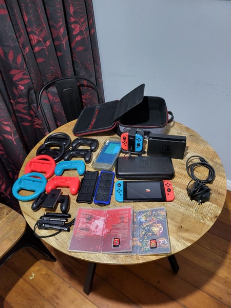 Nintendo switch MEGA BUNDLE - 2 games, 6 controllers and many accessories Carousel 1